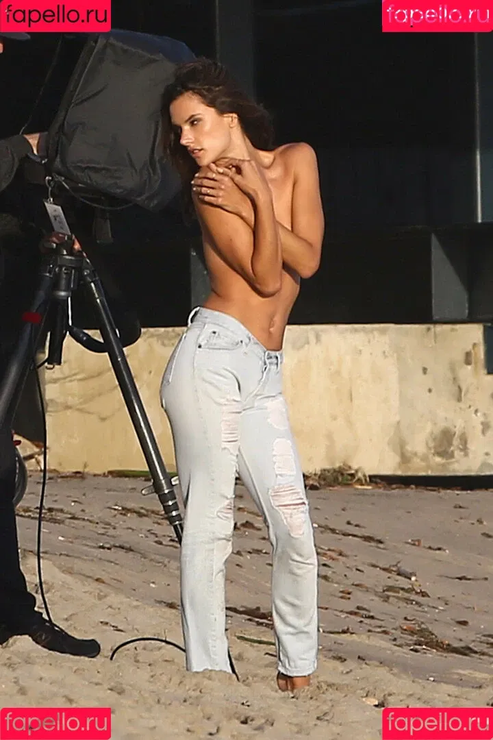 Alessandra Ambrosio / aleambrosio / alelovesanja / alessandraambrosio Onlyfans Photo Gallery 
