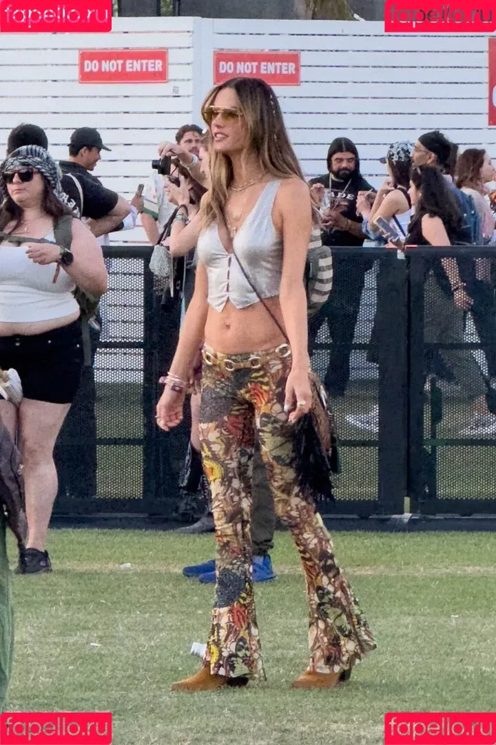 Alessandra Ambrosio / aleambrosio / alelovesanja / alessandraambrosio Onlyfans Photo Gallery 