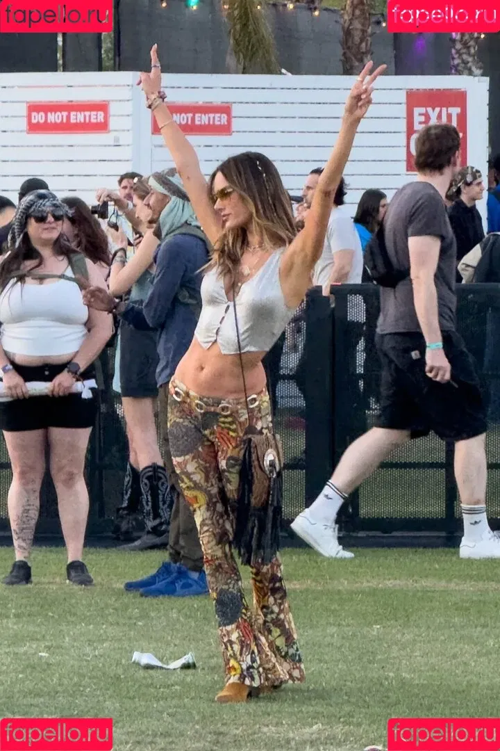 Alessandra Ambrosio / aleambrosio / alelovesanja / alessandraambrosio Onlyfans Photo Gallery 