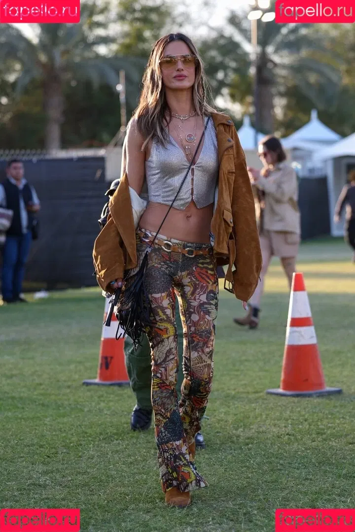 Alessandra Ambrosio / aleambrosio / alelovesanja / alessandraambrosio Onlyfans Photo Gallery 