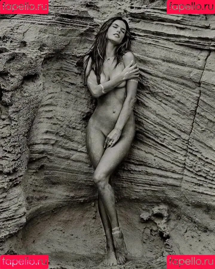Alessandra Ambrosio / aleambrosio / alelovesanja / alessandraambrosio Onlyfans Photo Gallery 