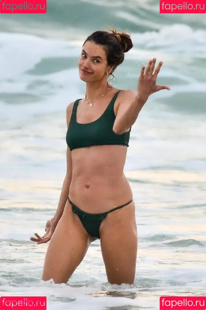 Alessandra Ambrosio / aleambrosio / alelovesanja / alessandraambrosio Onlyfans Photo Gallery 