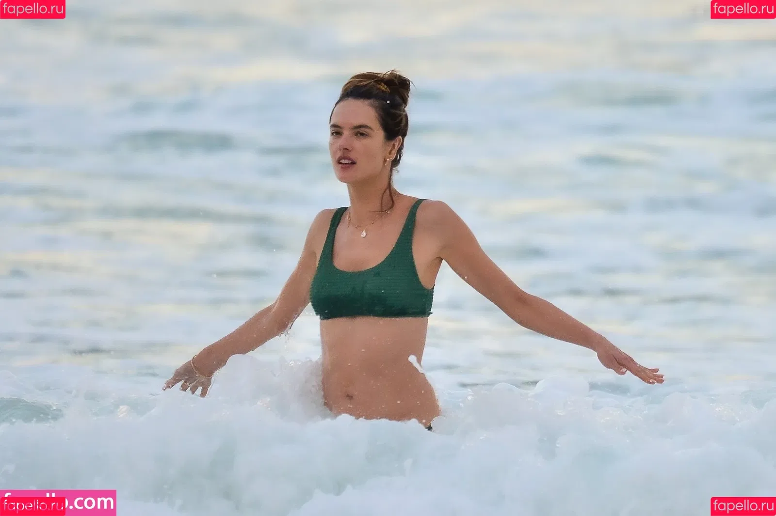 Alessandra Ambrosio / aleambrosio / alelovesanja / alessandraambrosio Onlyfans Photo Gallery 