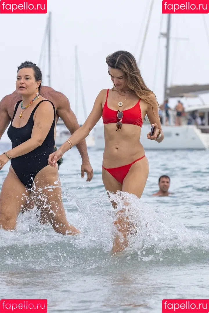 Alessandra Ambrosio / aleambrosio / alelovesanja / alessandraambrosio Onlyfans Photo Gallery 