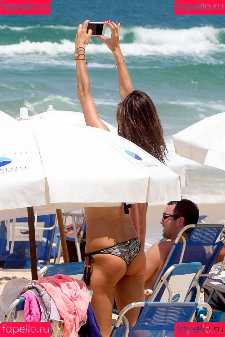 Alessandra Ambrosio / aleambrosio / alelovesanja / alessandraambrosio Onlyfans Photo Gallery 