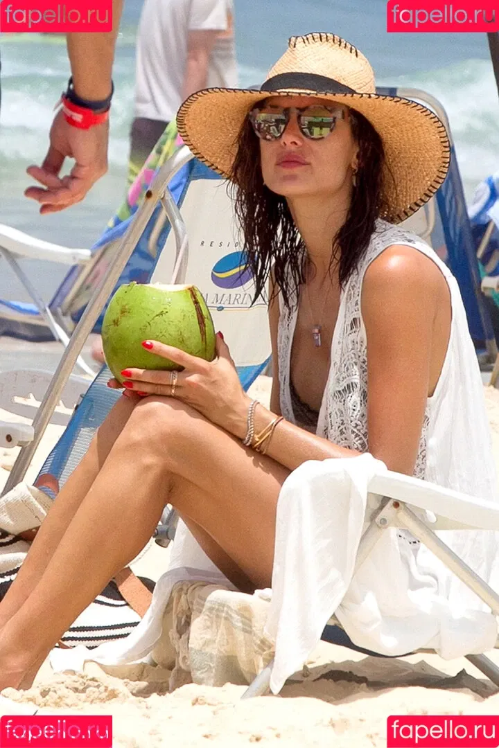 Alessandra Ambrosio / aleambrosio / alelovesanja / alessandraambrosio Onlyfans Photo Gallery 