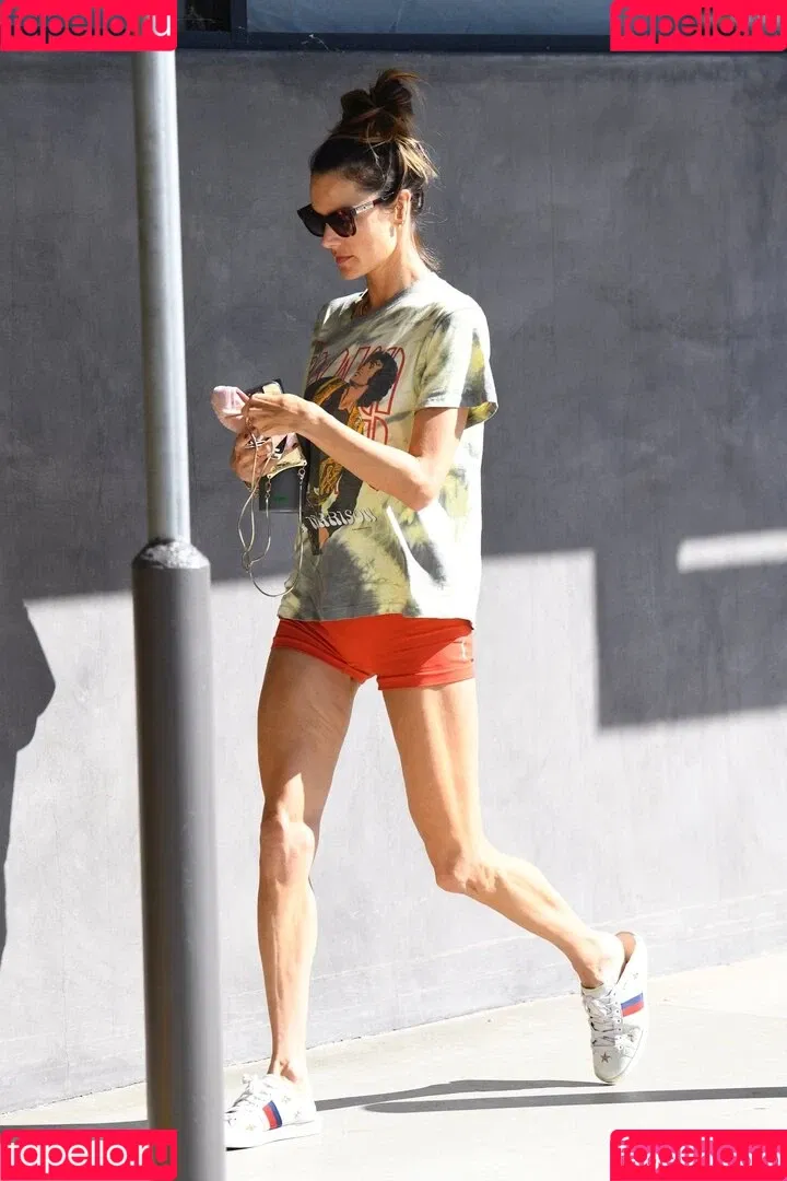 Alessandra Ambrosio / aleambrosio / alelovesanja / alessandraambrosio Onlyfans Photo Gallery 