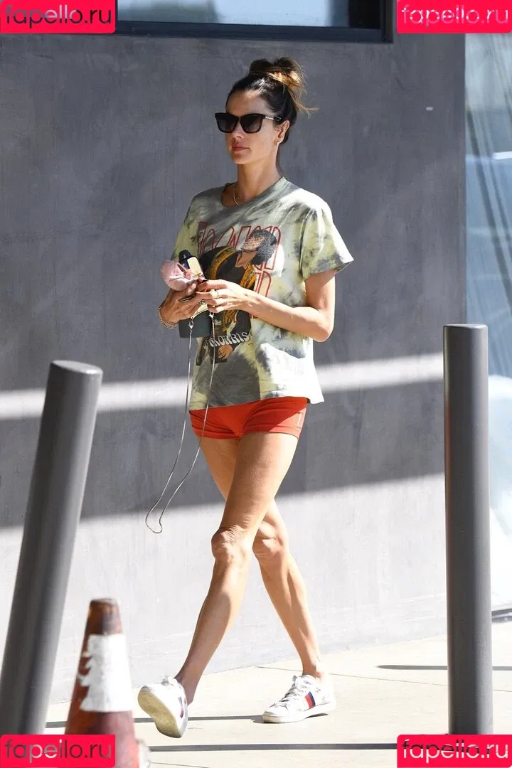 Alessandra Ambrosio / aleambrosio / alelovesanja / alessandraambrosio Onlyfans Photo Gallery 