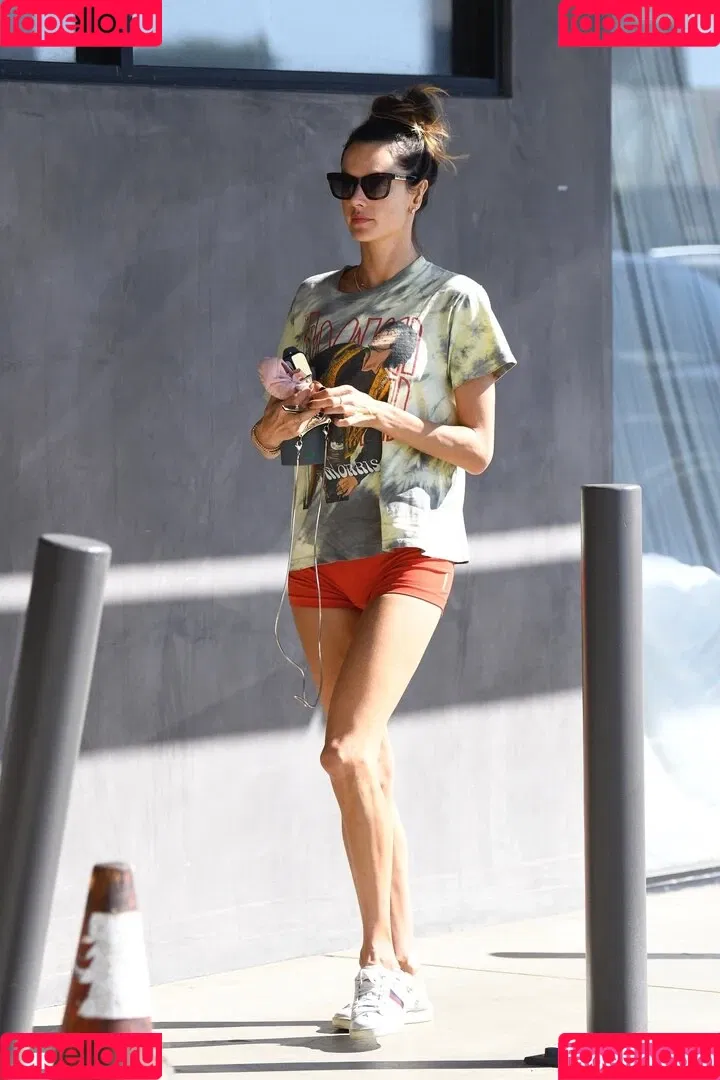 Alessandra Ambrosio / aleambrosio / alelovesanja / alessandraambrosio Onlyfans Photo Gallery 