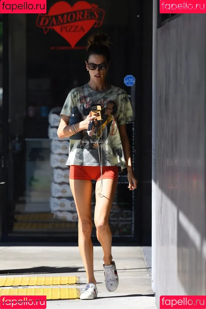 Alessandra Ambrosio / aleambrosio / alelovesanja / alessandraambrosio Onlyfans Photo Gallery 