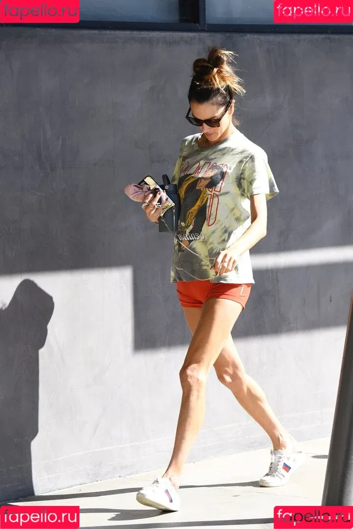 Alessandra Ambrosio / aleambrosio / alelovesanja / alessandraambrosio Onlyfans Photo Gallery 