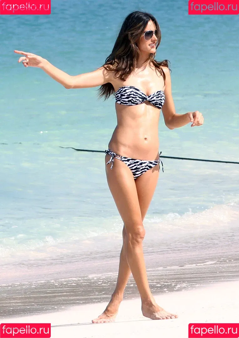 Alessandra Ambrosio / aleambrosio / alelovesanja / alessandraambrosio Onlyfans Photo Gallery 