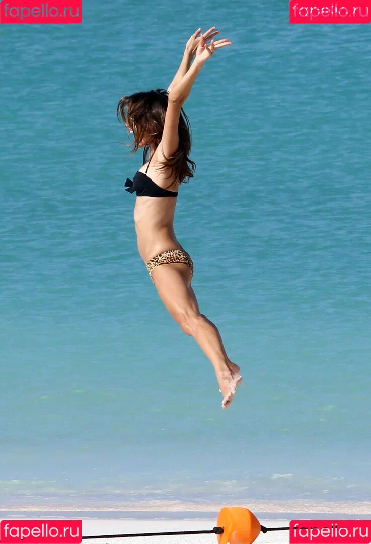 Alessandra Ambrosio / aleambrosio / alelovesanja / alessandraambrosio Onlyfans Photo Gallery 