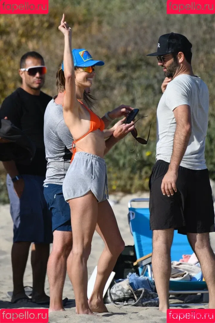 Alessandra Ambrosio / aleambrosio / alelovesanja / alessandraambrosio Onlyfans Photo Gallery 