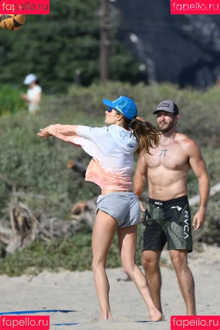 Alessandra Ambrosio / aleambrosio / alelovesanja / alessandraambrosio Onlyfans Photo Gallery 