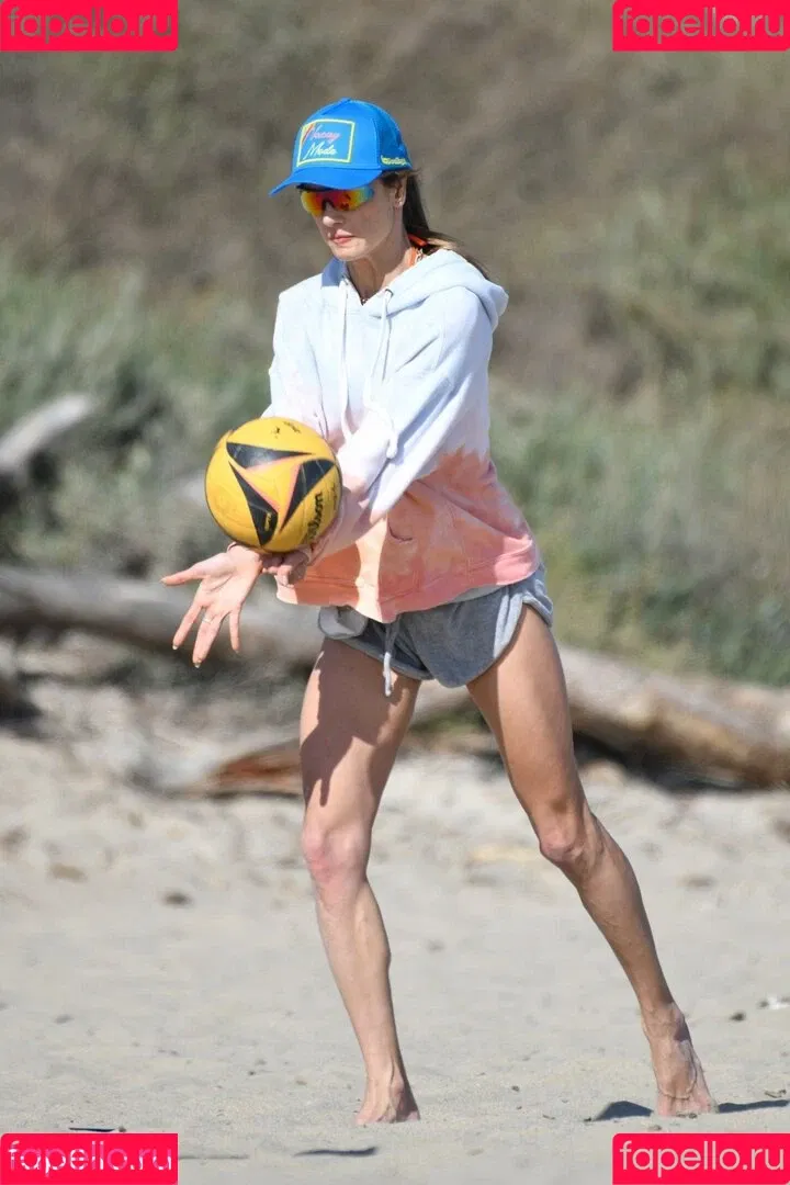 Alessandra Ambrosio / aleambrosio / alelovesanja / alessandraambrosio Onlyfans Photo Gallery 