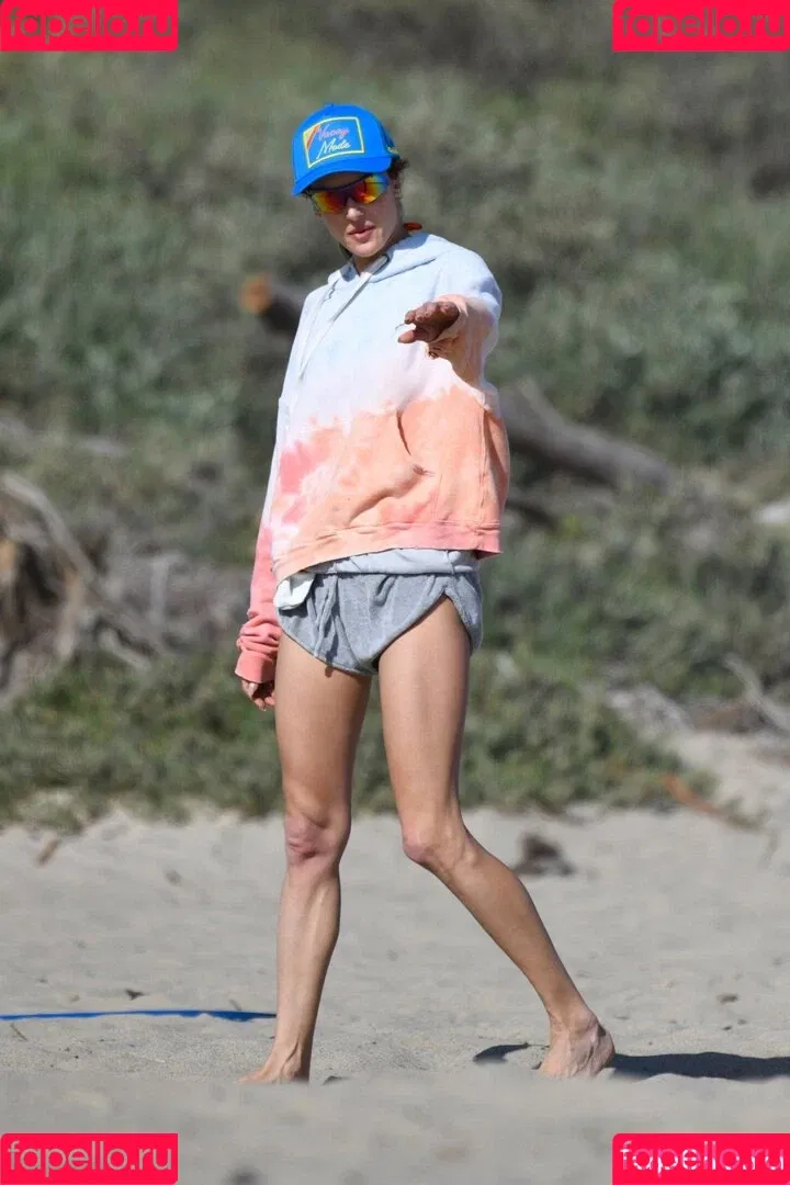 Alessandra Ambrosio / aleambrosio / alelovesanja / alessandraambrosio Onlyfans Photo Gallery 