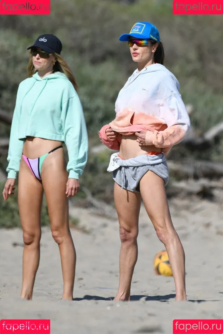 Alessandra Ambrosio / aleambrosio / alelovesanja / alessandraambrosio Onlyfans Photo Gallery 