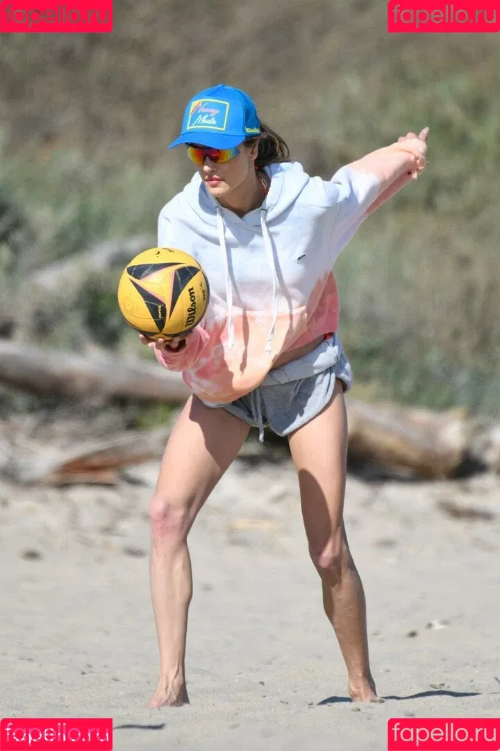 Alessandra Ambrosio / aleambrosio / alelovesanja / alessandraambrosio Onlyfans Photo Gallery 