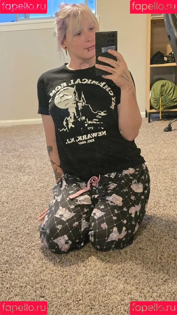 Princess Ivy / Princess_Smut / carrion_princess / gwyndolinmoon / princessivyofficial / princessofyourdreams Onlyfans Photo Gallery 
