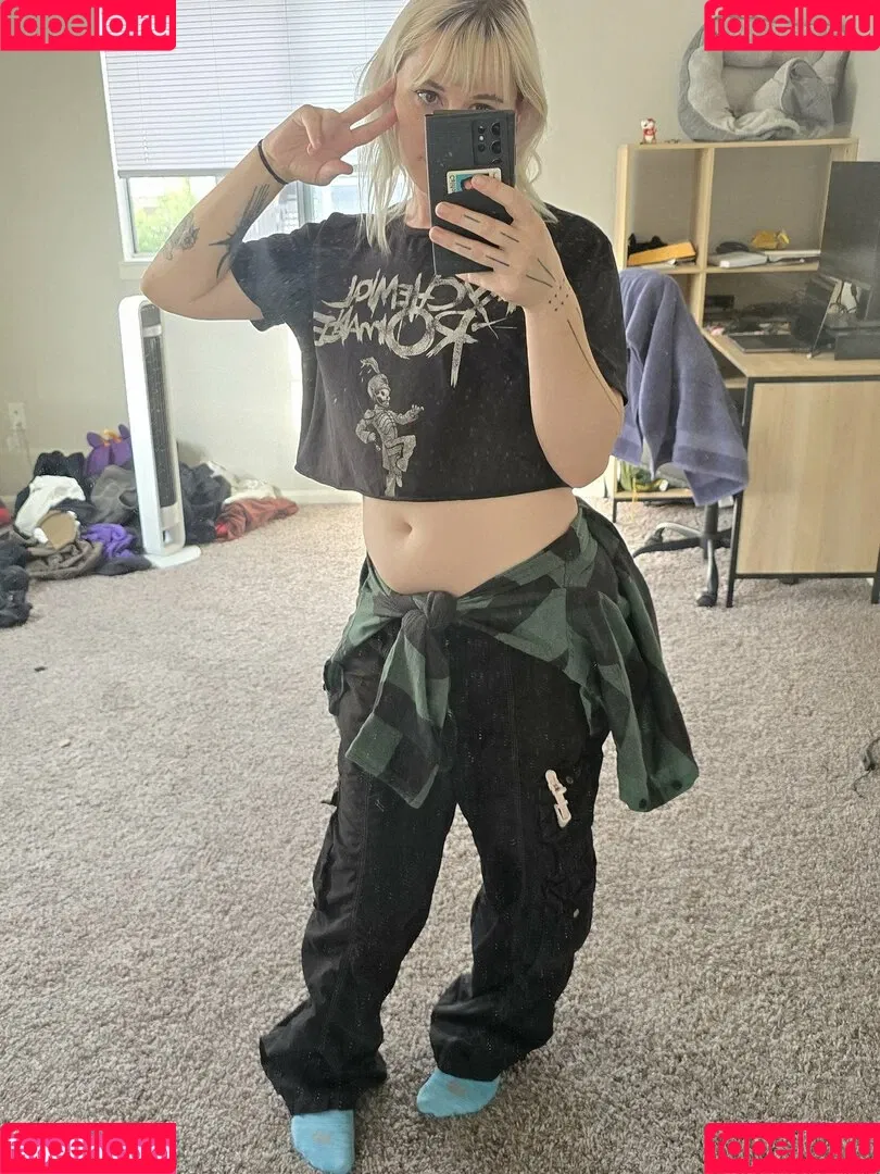 Princess Ivy / Princess_Smut / carrion_princess / gwyndolinmoon / princessivyofficial / princessofyourdreams Onlyfans Photo Gallery 