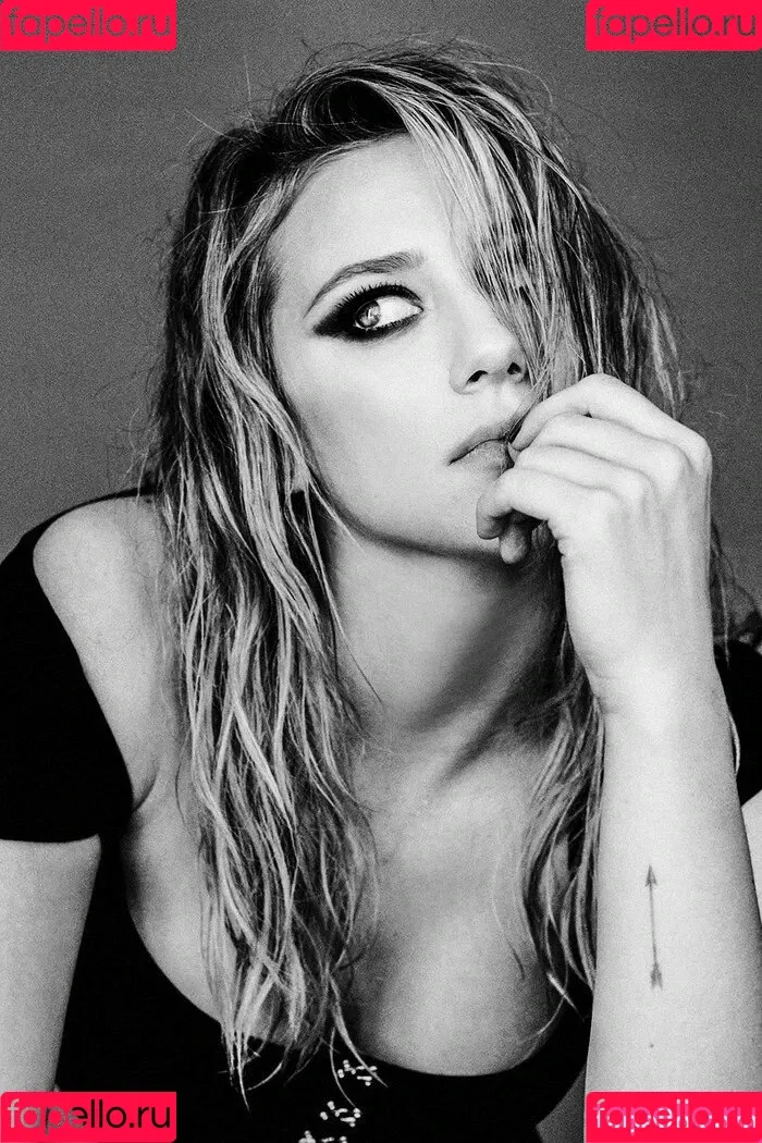 Lili Reinhart / Unpublished Photos / lilireinhart Onlyfans Photo Gallery 