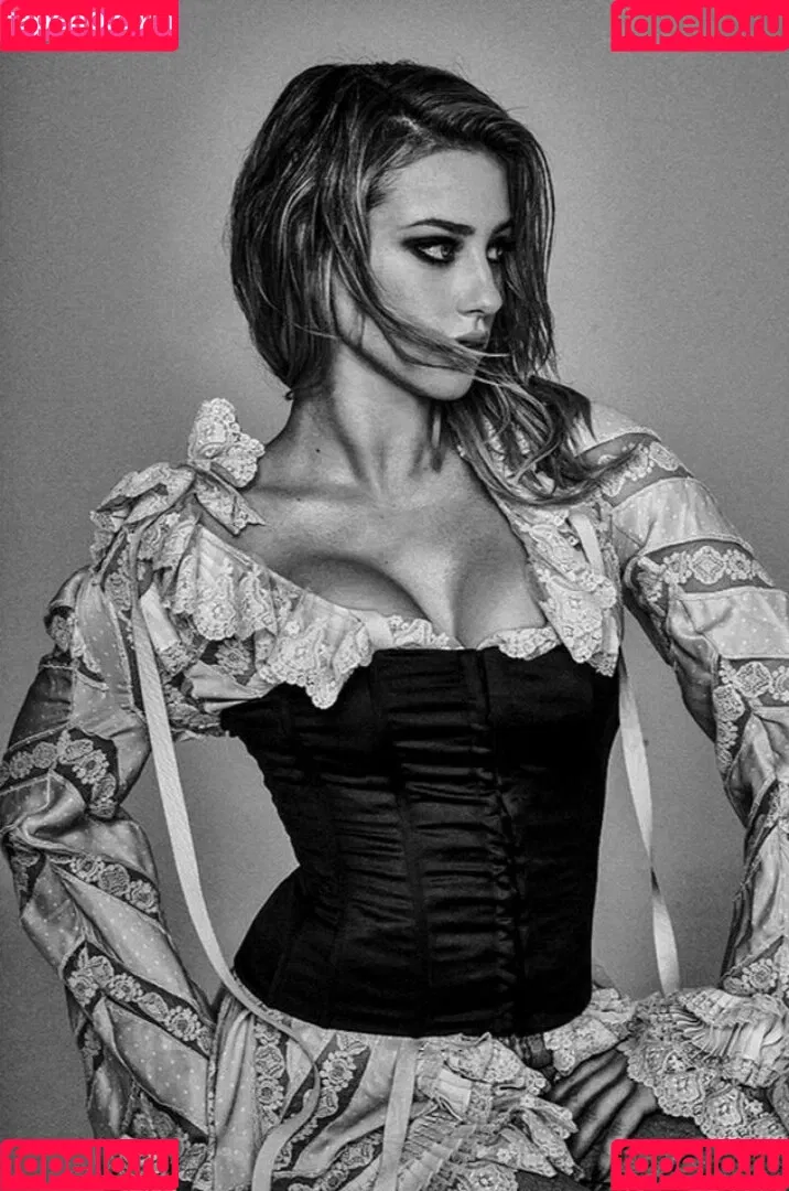 Lili Reinhart / Unpublished Photos / lilireinhart Onlyfans Photo Gallery 