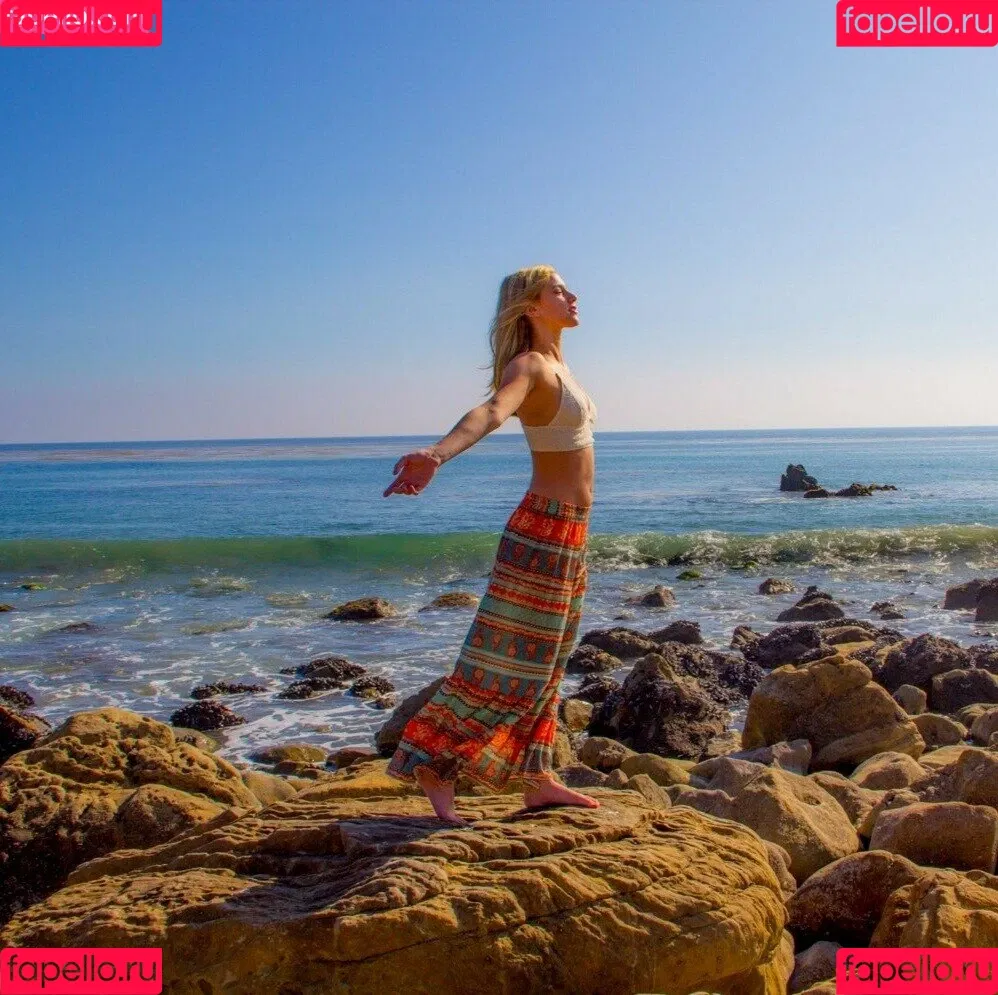 Lili Reinhart / Unpublished Photos / lilireinhart Onlyfans Photo Gallery 