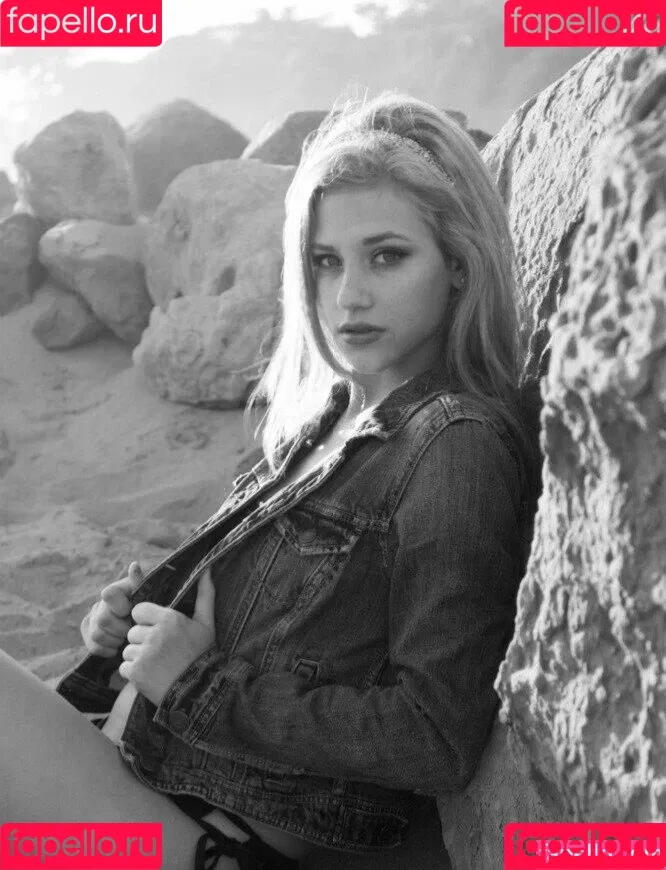 Lili Reinhart / Unpublished Photos / lilireinhart Onlyfans Photo Gallery 