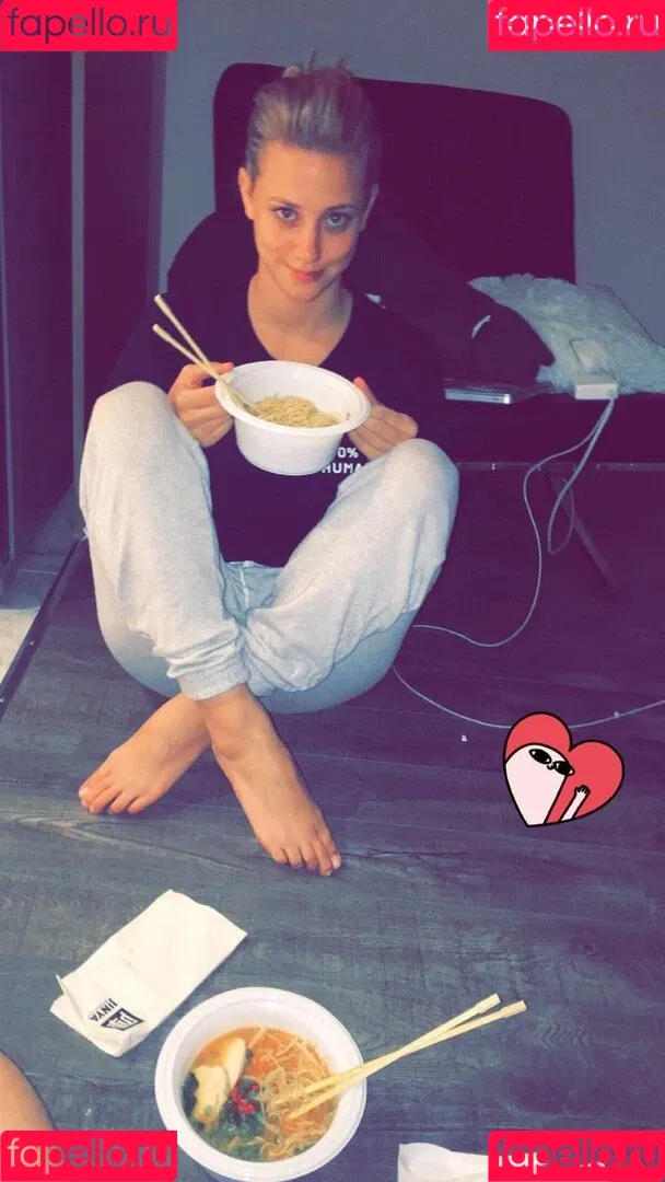 Lili Reinhart / Unpublished Photos / lilireinhart Onlyfans Photo Gallery 
