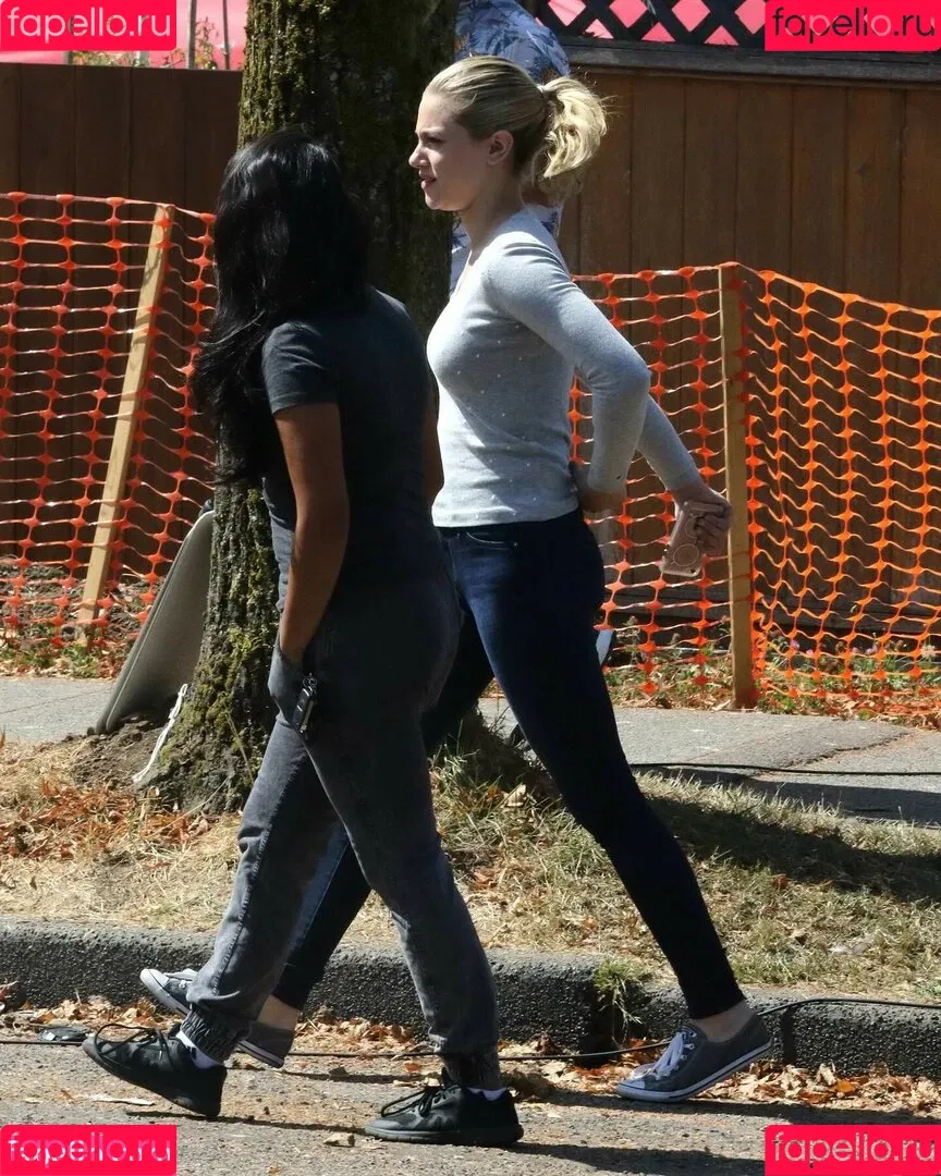 Lili Reinhart / Unpublished Photos / lilireinhart Onlyfans Photo Gallery 