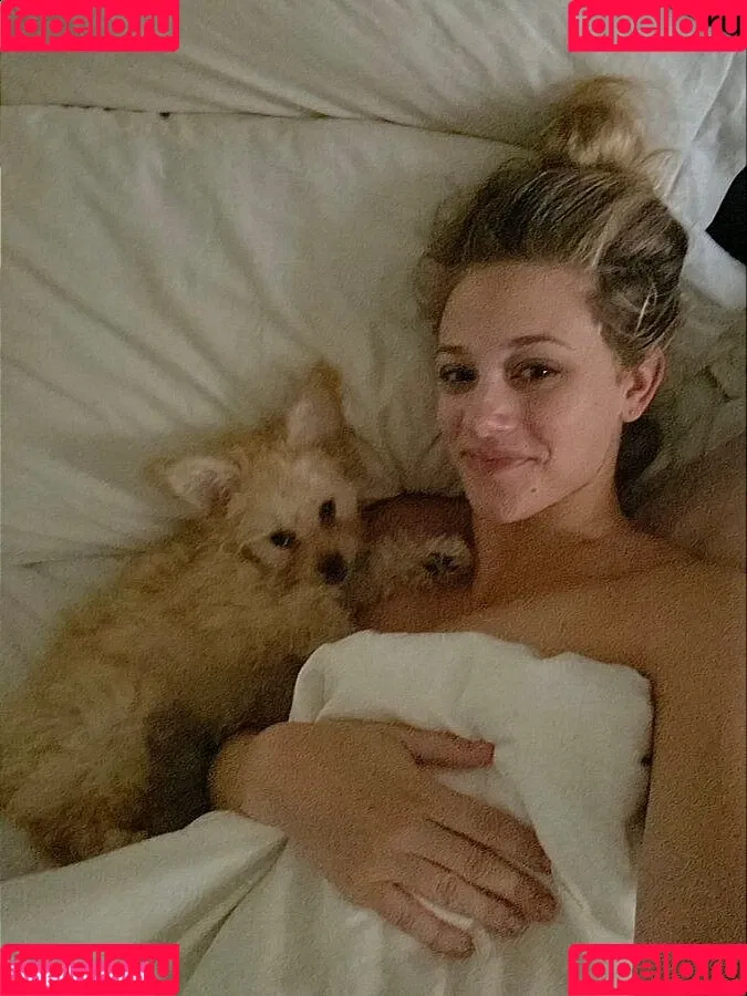 Lili Reinhart / Unpublished Photos / lilireinhart Onlyfans Photo Gallery 