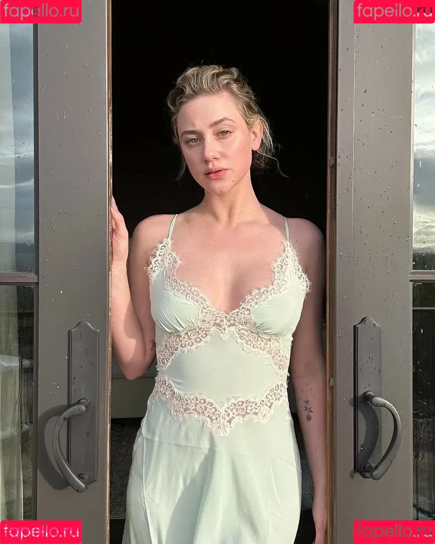 Lili Reinhart / Unpublished Photos / lilireinhart Onlyfans Photo Gallery 