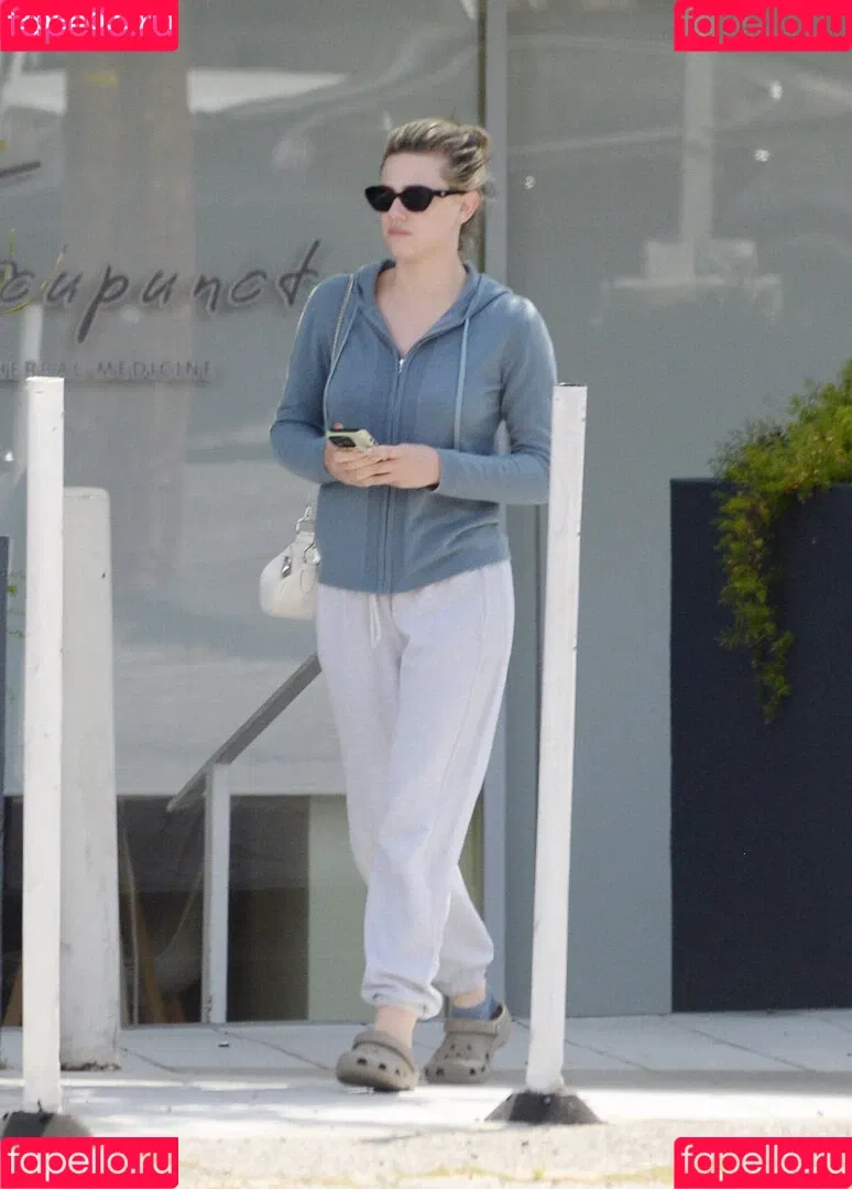 Lili Reinhart / Unpublished Photos / lilireinhart Onlyfans Photo Gallery 