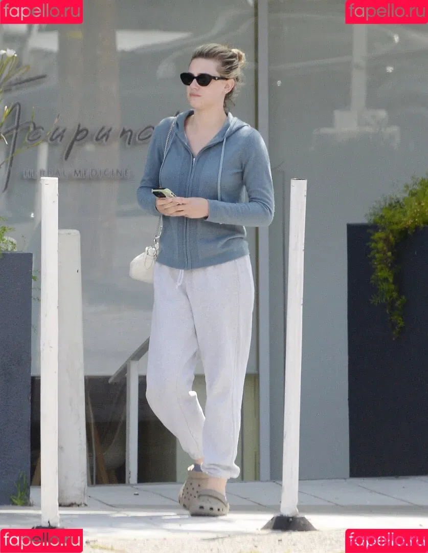 Lili Reinhart / Unpublished Photos / lilireinhart Onlyfans Photo Gallery 