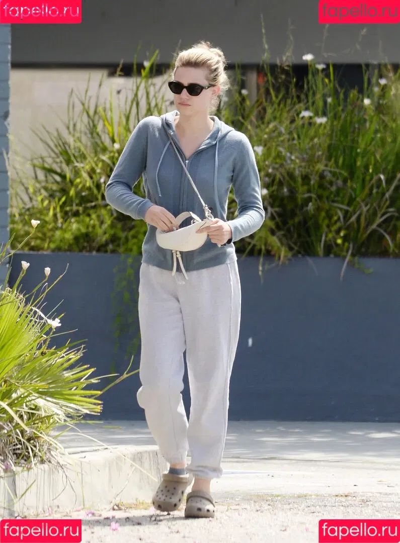 Lili Reinhart / Unpublished Photos / lilireinhart Onlyfans Photo Gallery 