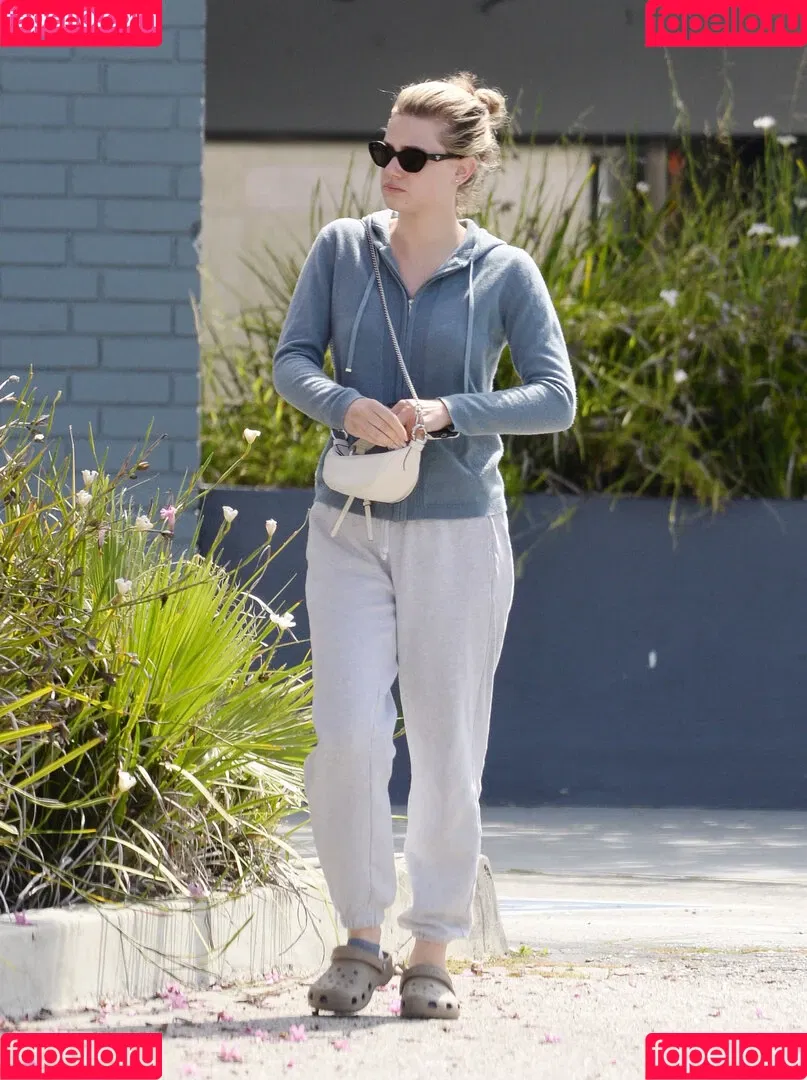 Lili Reinhart / Unpublished Photos / lilireinhart Onlyfans Photo Gallery 