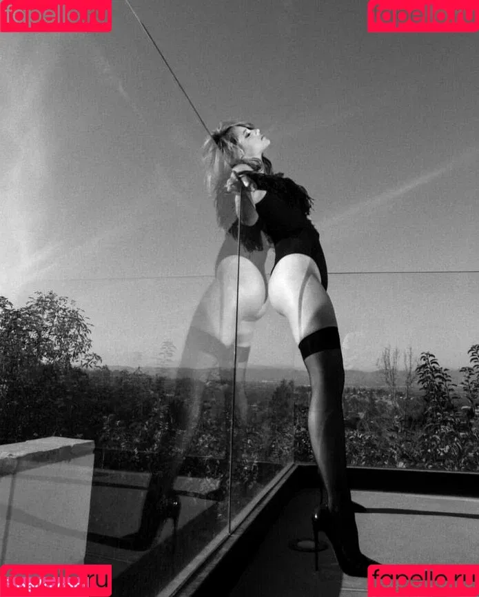 Lili Reinhart / Unpublished Photos / lilireinhart Onlyfans Photo Gallery 