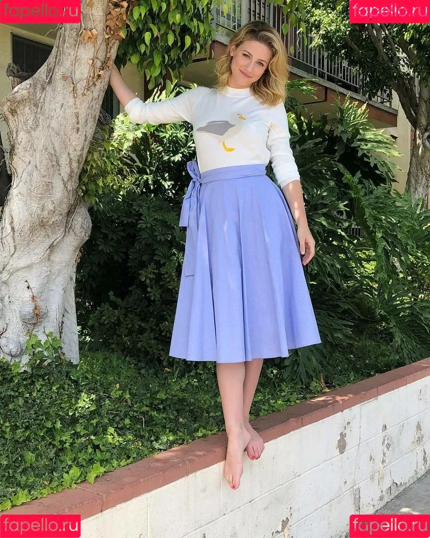 Lili Reinhart / Unpublished Photos / lilireinhart Onlyfans Photo Gallery 