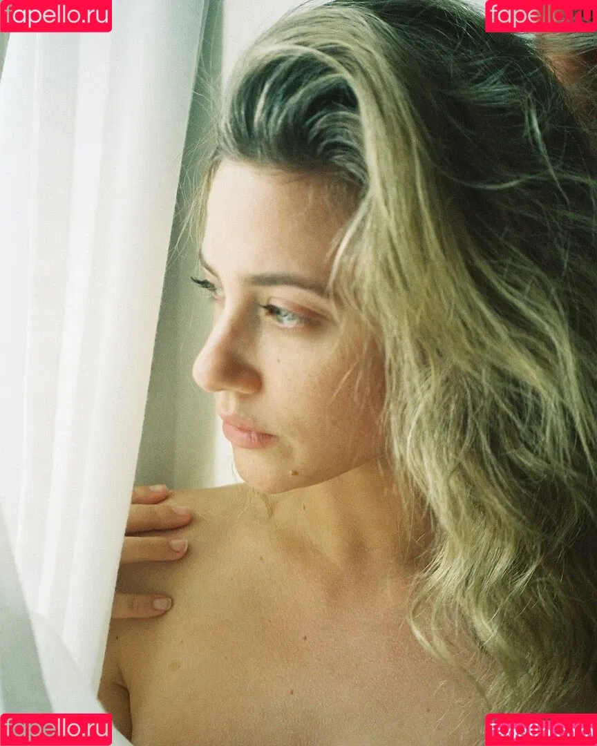 Lili Reinhart / Unpublished Photos / lilireinhart Onlyfans Photo Gallery 