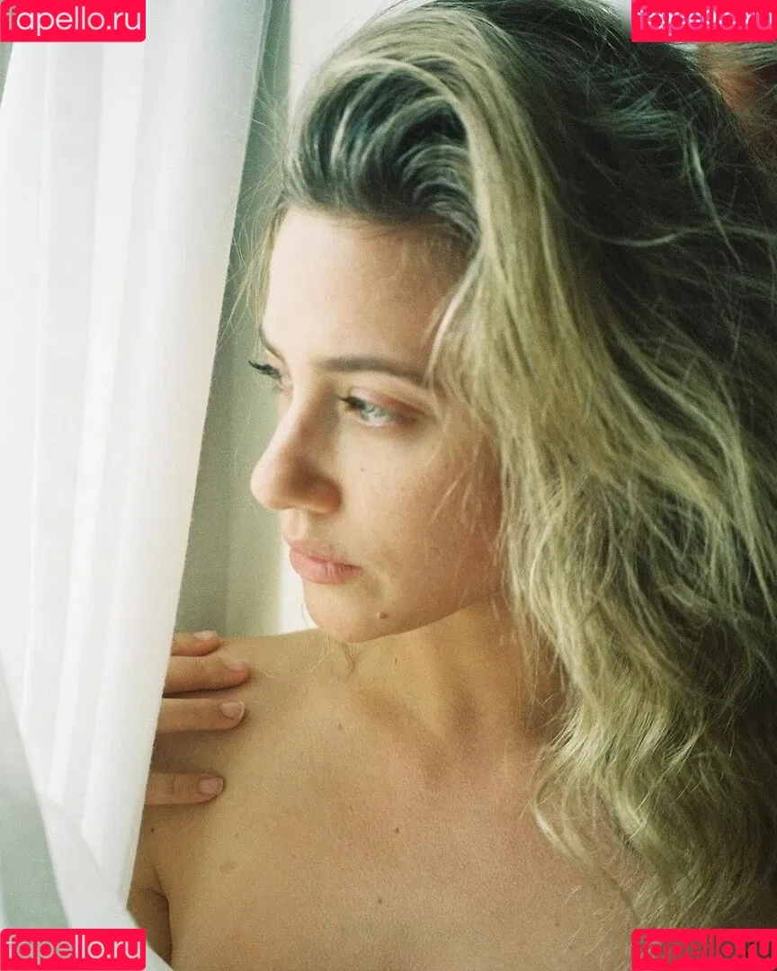 Lili Reinhart / Unpublished Photos / lilireinhart Onlyfans Photo Gallery 