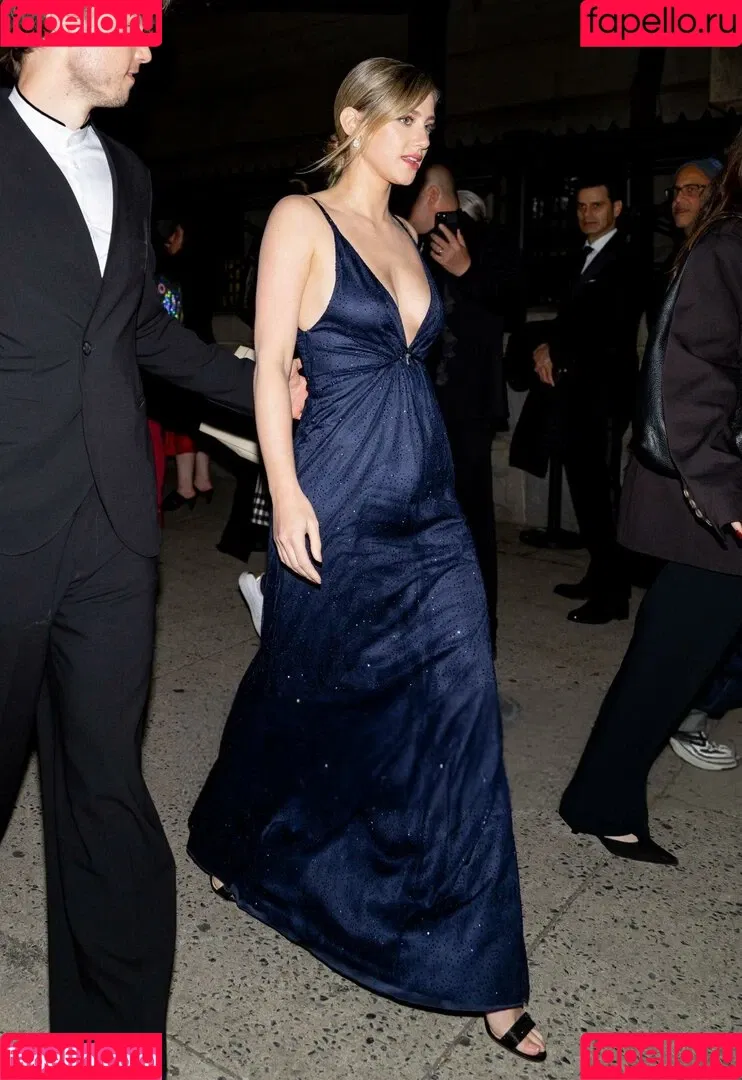 Lili Reinhart / Unpublished Photos / lilireinhart Onlyfans Photo Gallery 
