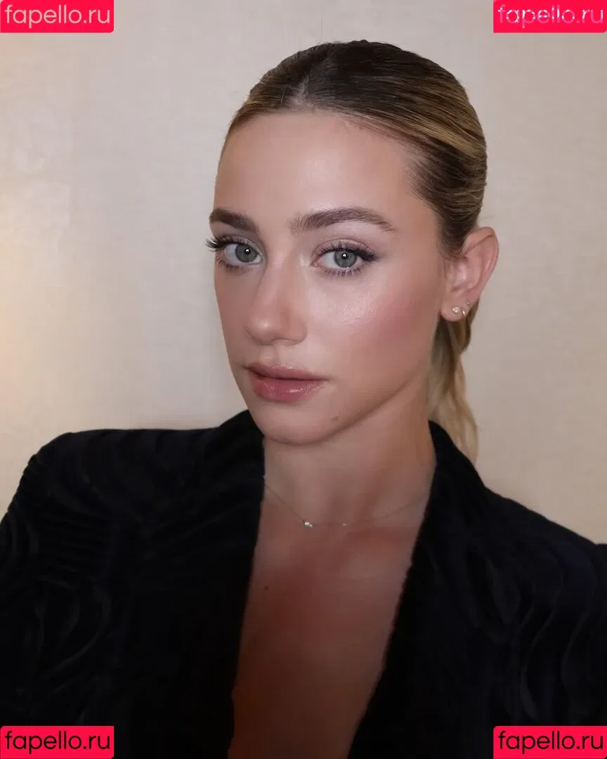 Lili Reinhart / Unpublished Photos / lilireinhart Onlyfans Photo Gallery 