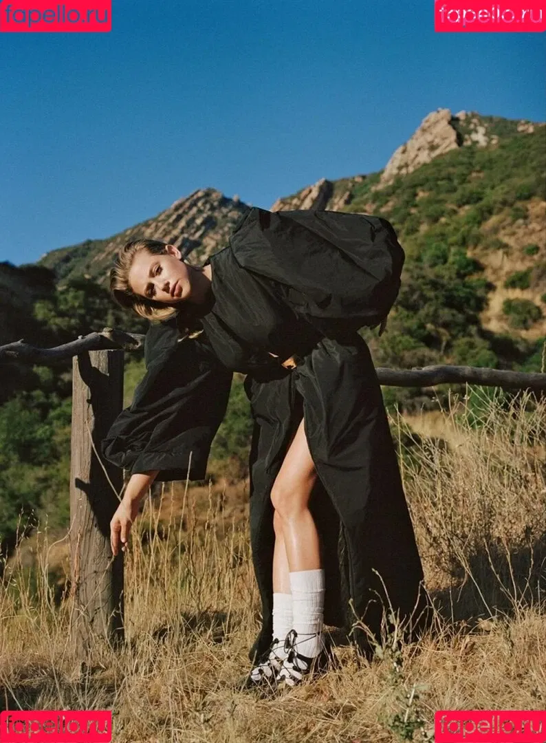 Lili Reinhart / Unpublished Photos / lilireinhart Onlyfans Photo Gallery 