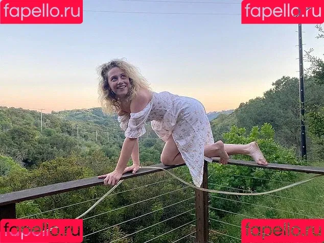Lili Reinhart / Unpublished Photos / lilireinhart Onlyfans Photo Gallery 