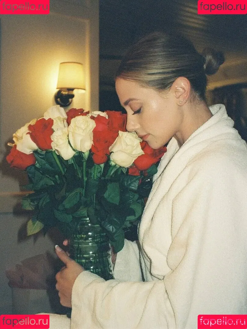 Lili Reinhart / Unpublished Photos / lilireinhart Onlyfans Photo Gallery 