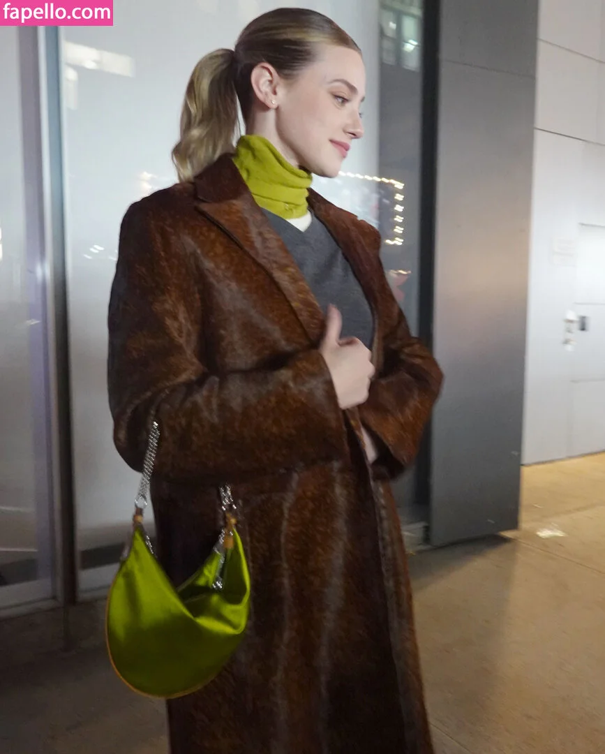 Lili Reinhart / Unpublished Photos / lilireinhart Onlyfans Photo Gallery 