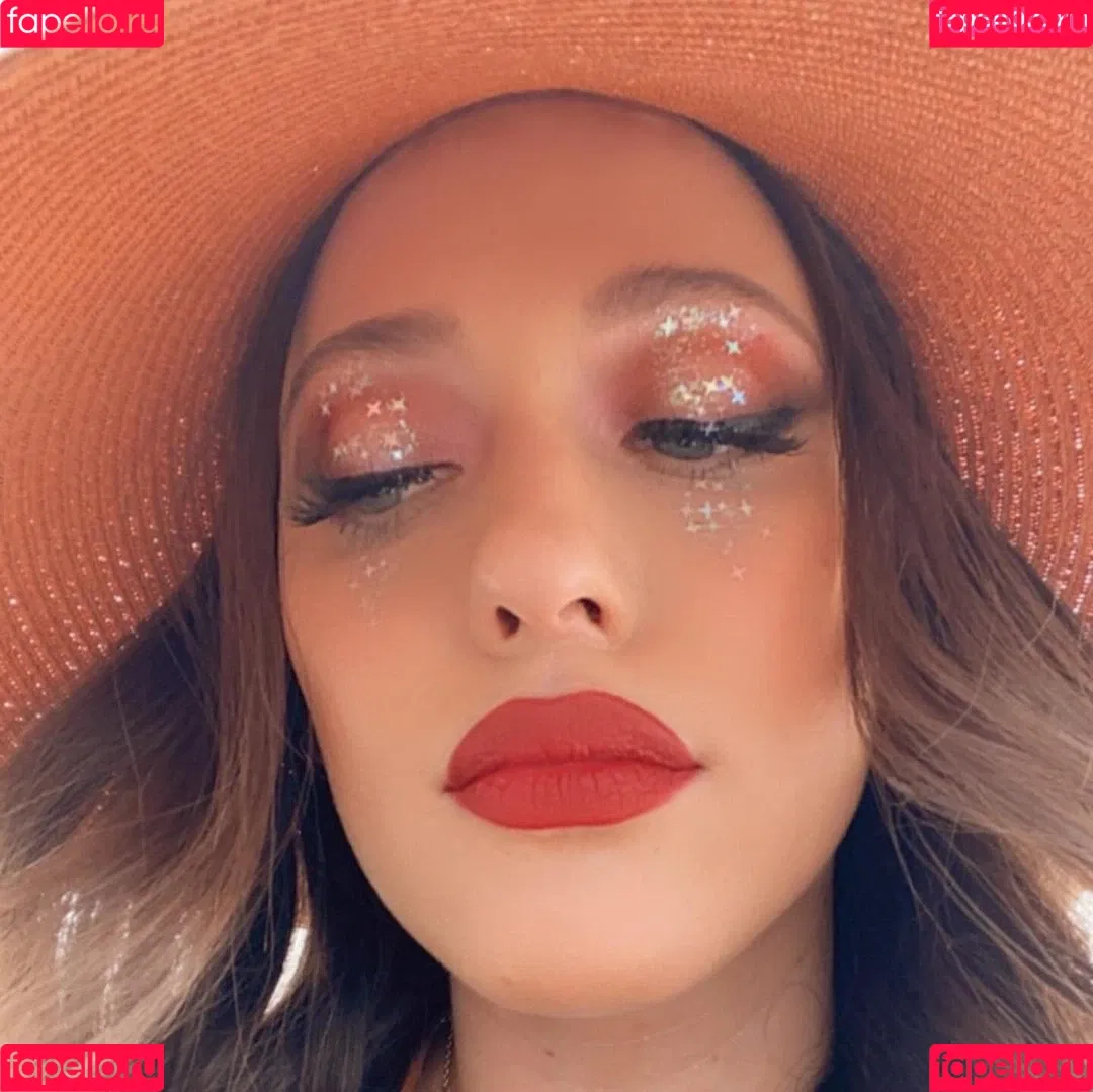 Kat Dennings / OfficialKat / katdenningsss Onlyfans Photo Gallery 