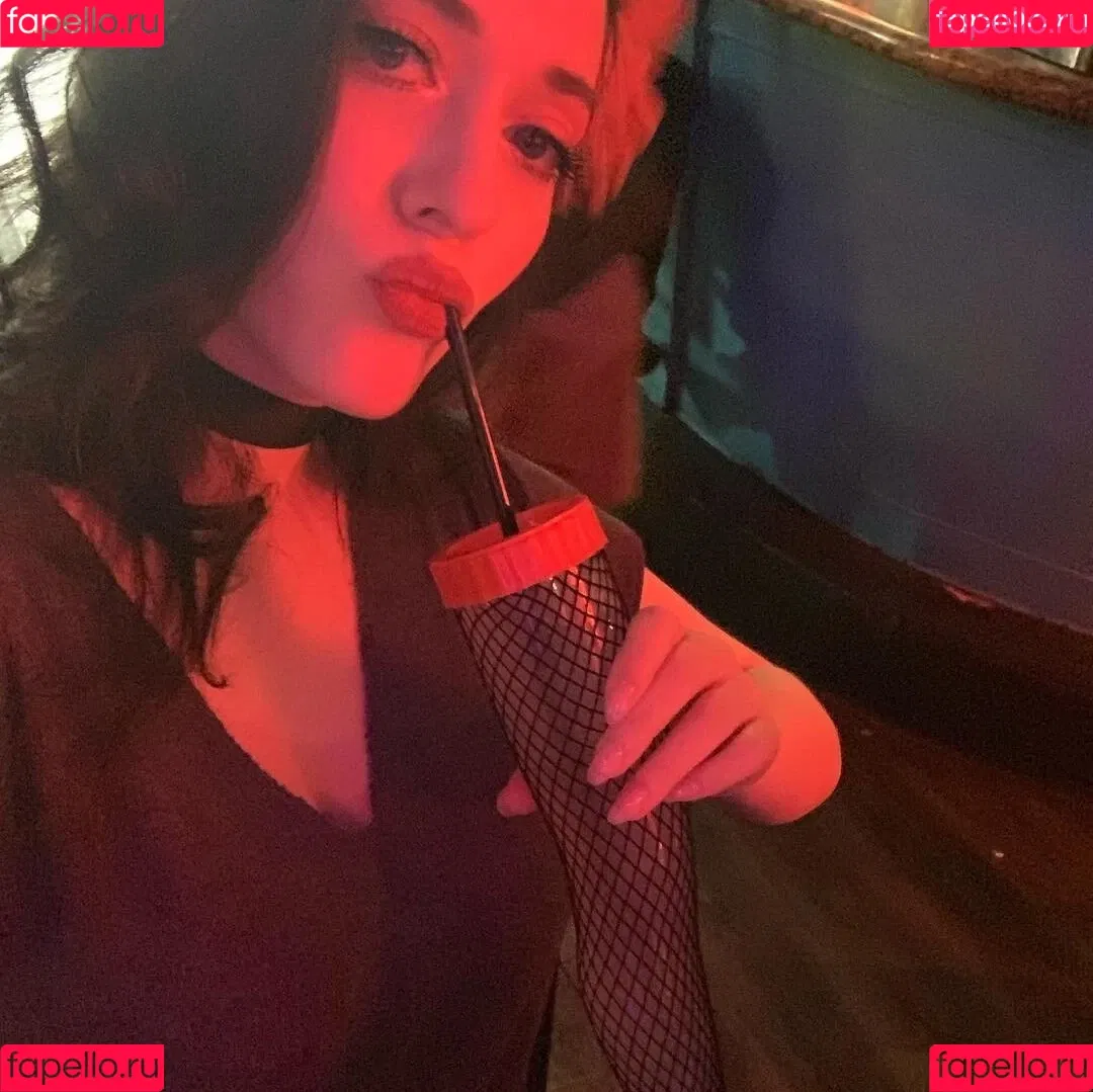 Kat Dennings / OfficialKat / katdenningsss Onlyfans Photo Gallery 