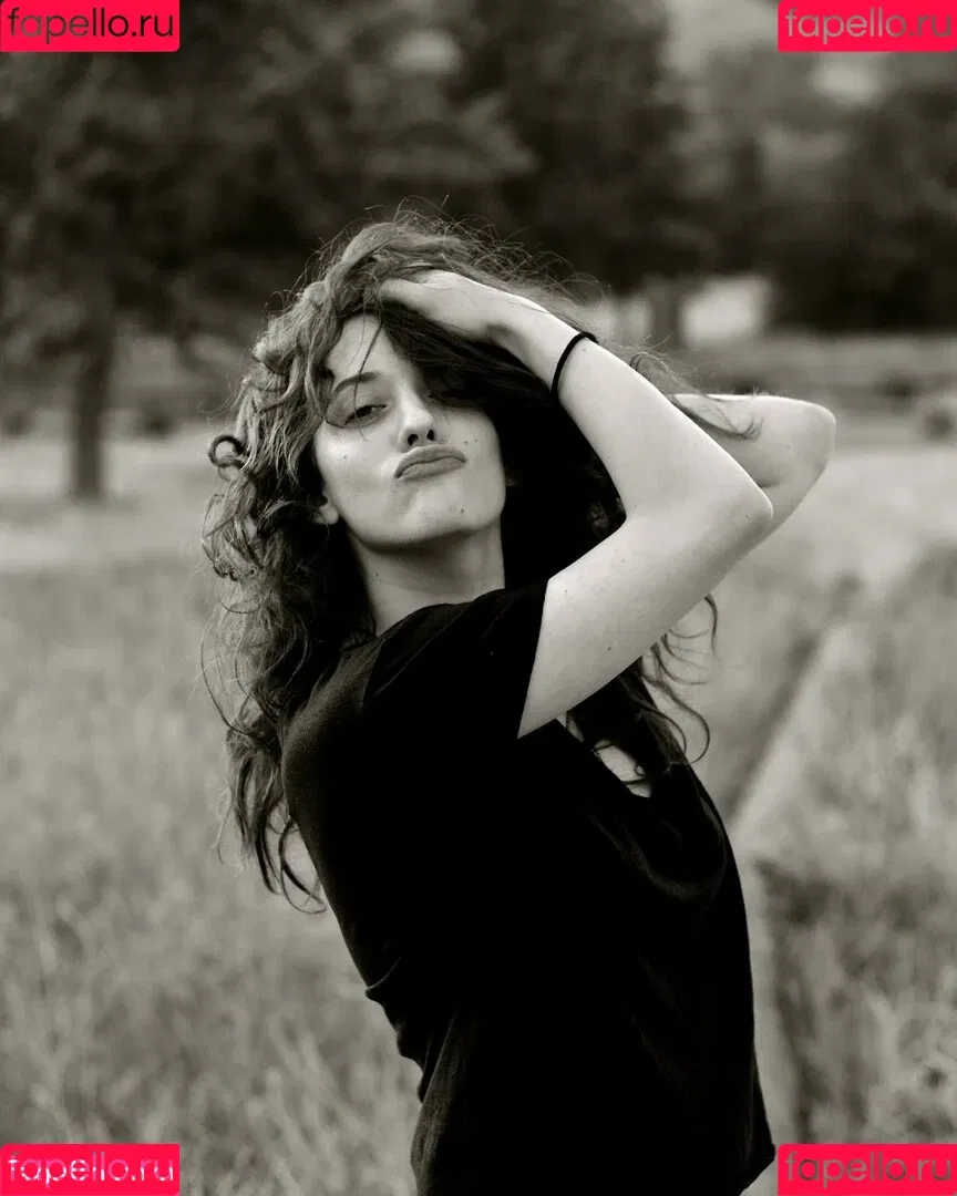 Kat Dennings / OfficialKat / katdenningsss Onlyfans Photo Gallery 